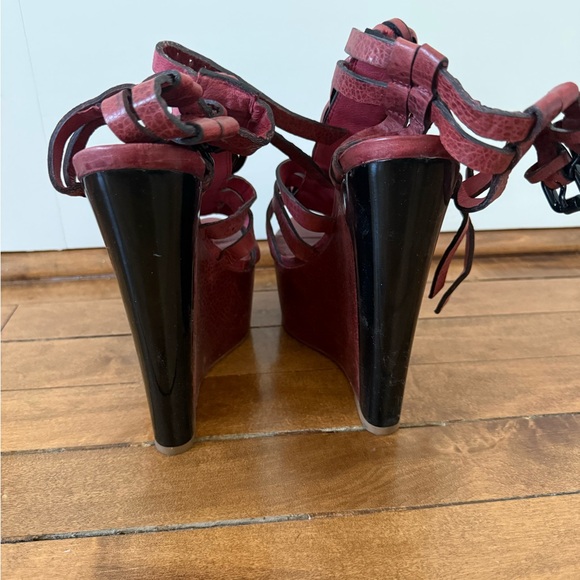 Topshop Burgundy and Black Wedge Sandals - Picture 3 of 5